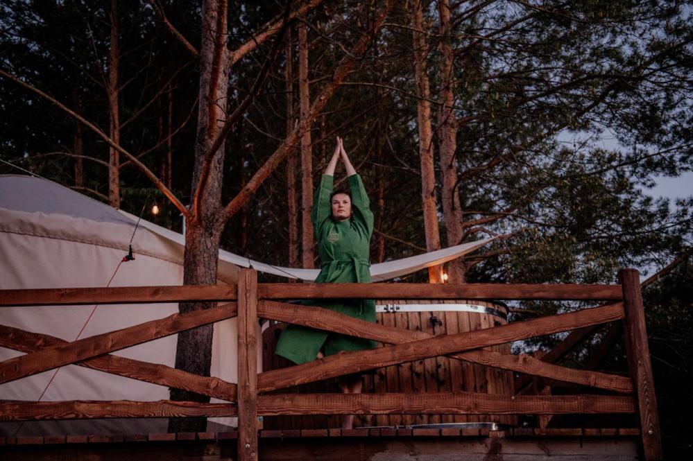 Jurty Z Widokiem, Prywatna Balia- Dzikolas Glamping Krasnobród Buitenkant foto