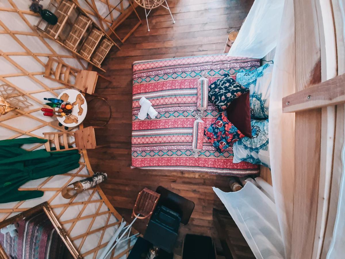 Jurty Z Widokiem, Prywatna Balia- Dzikolas Glamping Krasnobród Buitenkant foto