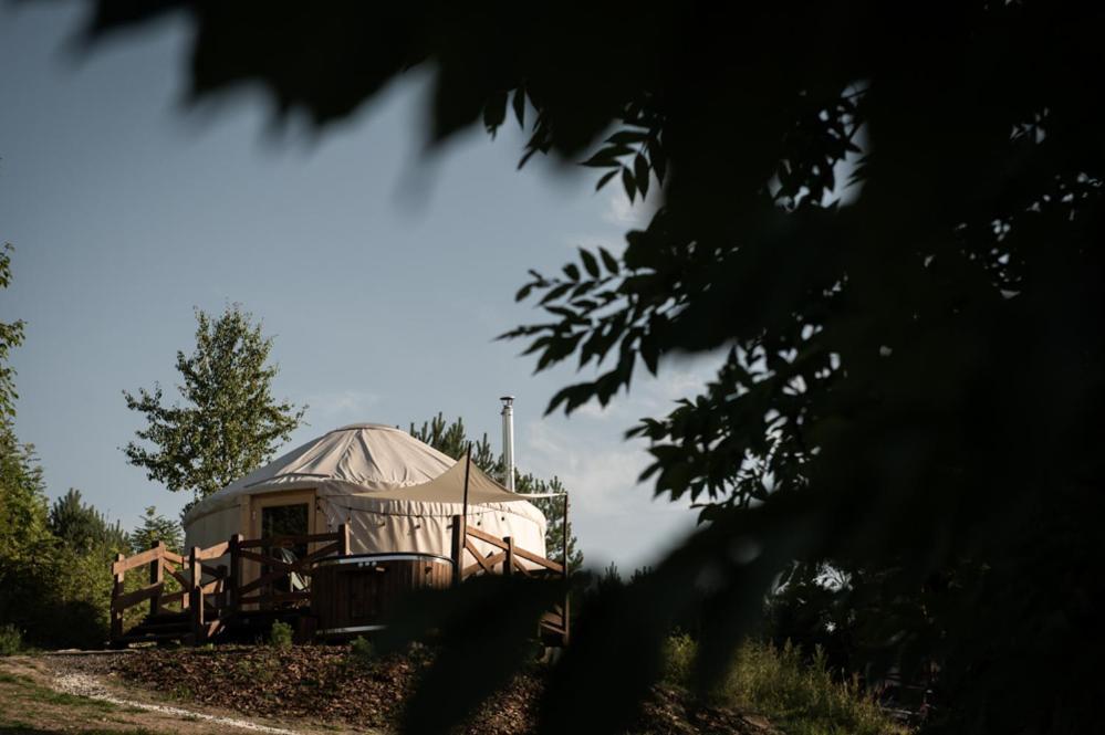 Jurty Z Widokiem, Prywatna Balia- Dzikolas Glamping Krasnobród Buitenkant foto