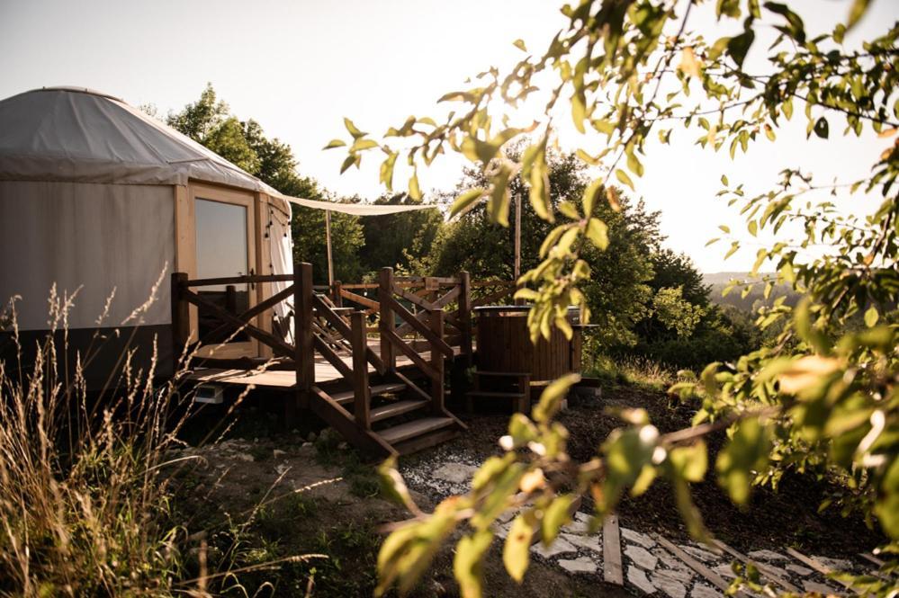 Jurty Z Widokiem, Prywatna Balia- Dzikolas Glamping Krasnobród Buitenkant foto