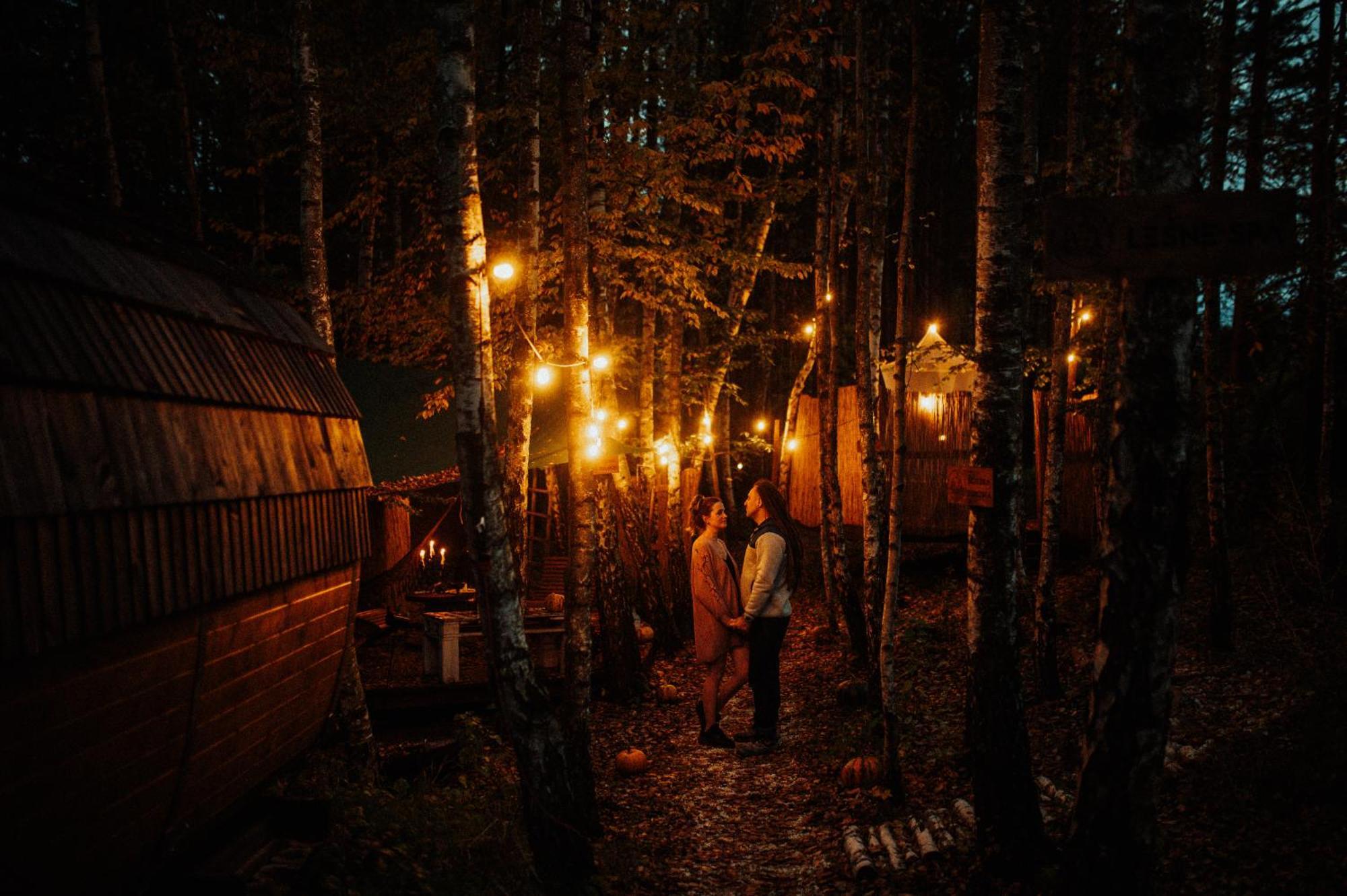 Jurty Z Widokiem, Prywatna Balia- Dzikolas Glamping Krasnobród Buitenkant foto