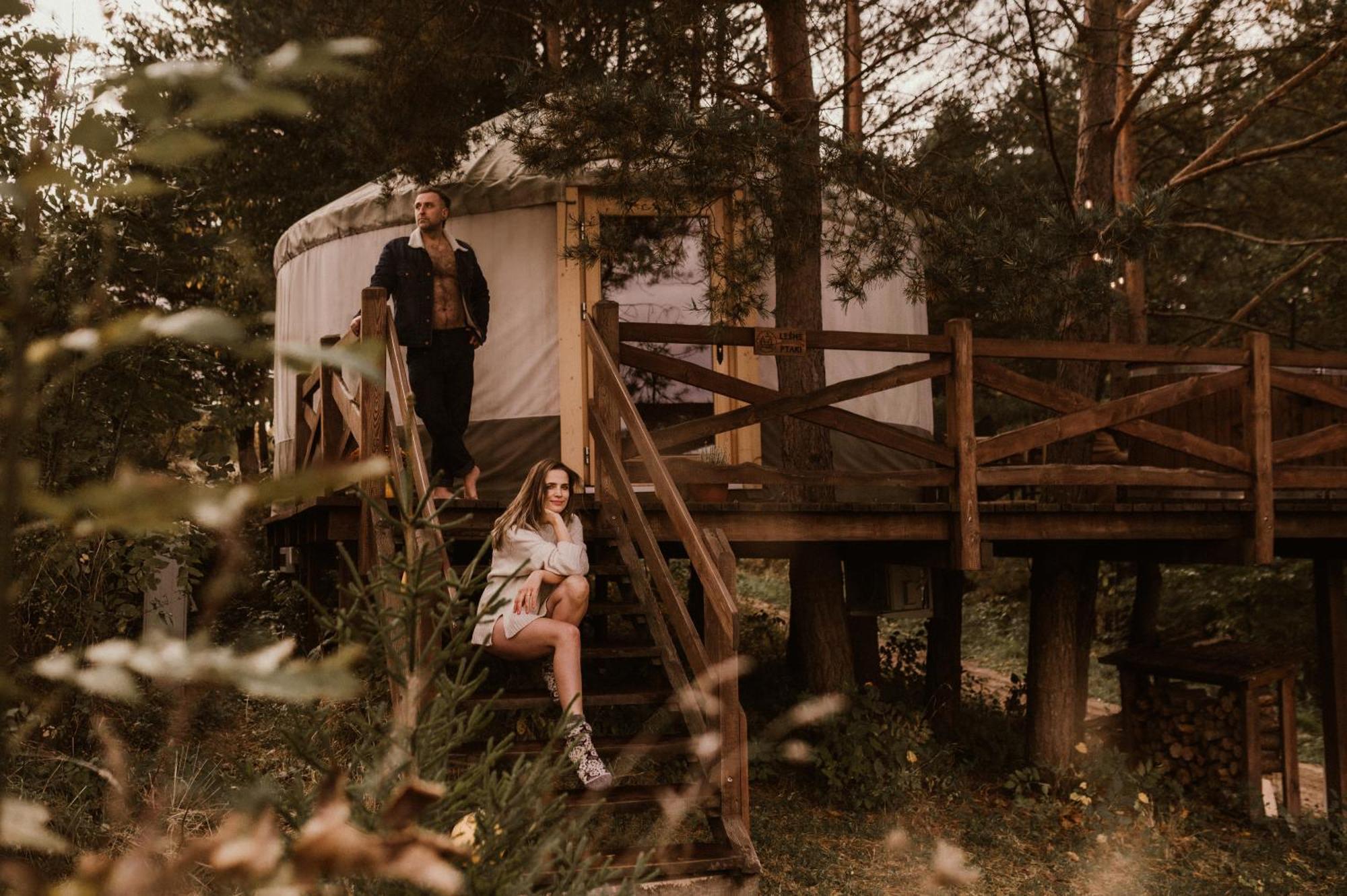 Jurty Z Widokiem, Prywatna Balia- Dzikolas Glamping Krasnobród Buitenkant foto